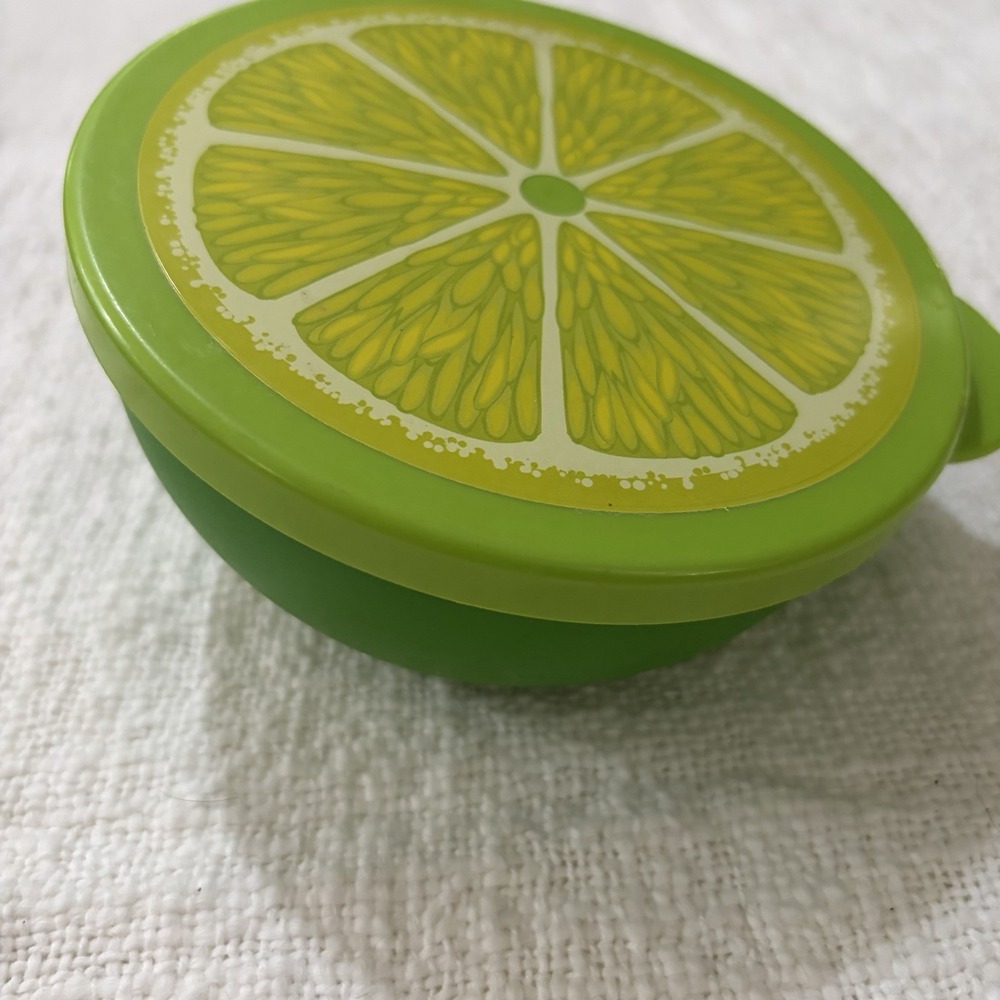 Tupperware Citrus Keeper Forget Me Not 16oz Lemons Oranges Limes